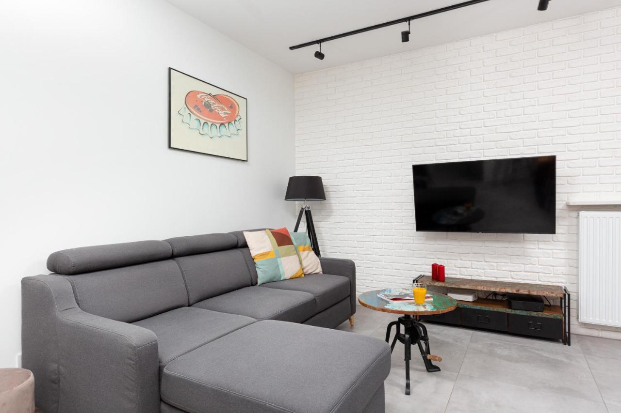 City Center Apartments Grzybowska With Parking By Noclegi Renters Warschau Exterior foto