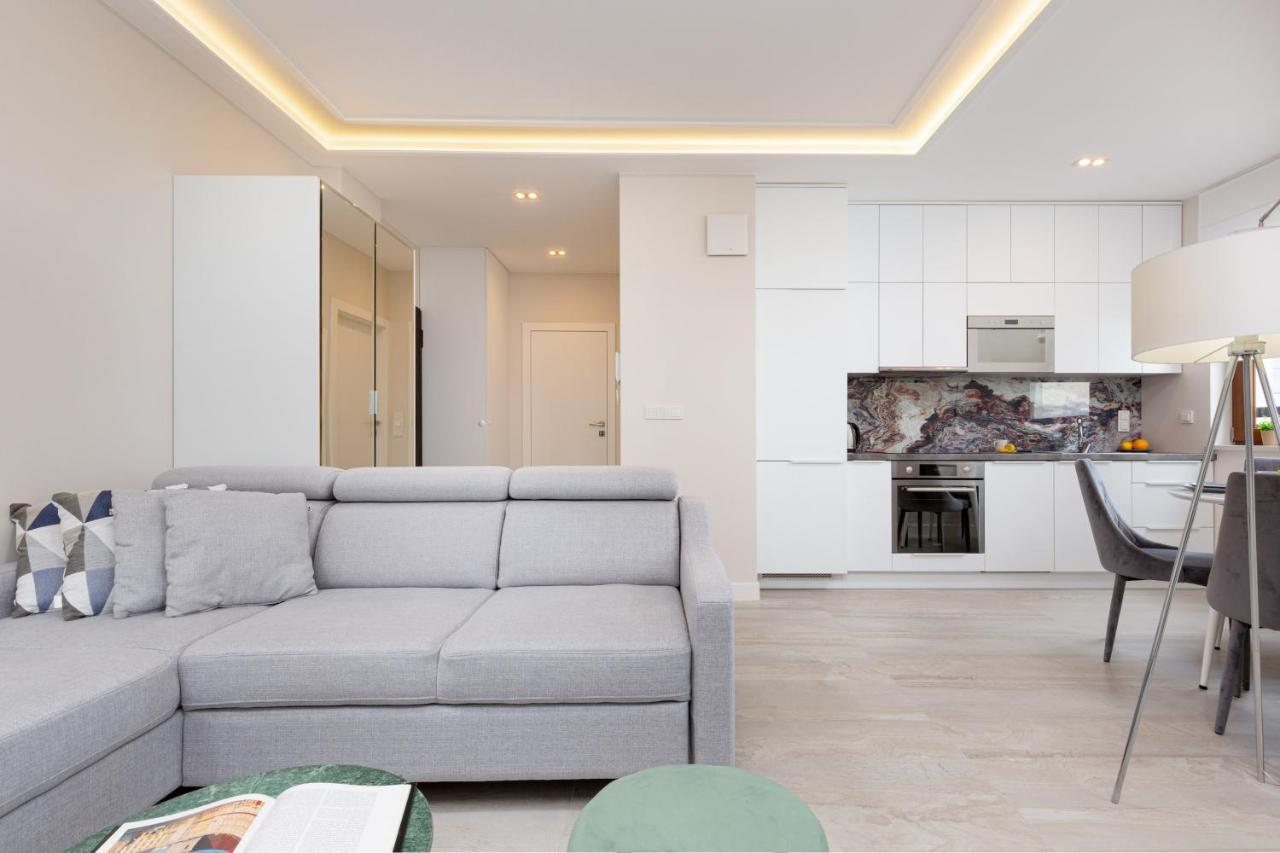 City Center Apartments Grzybowska With Parking By Noclegi Renters Warschau Exterior foto